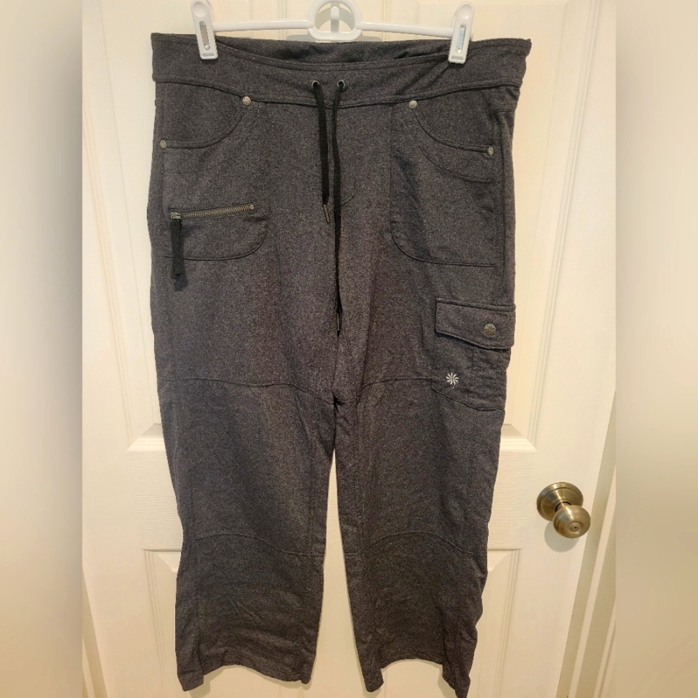 Women's Athleta Size Medium MultiPocket Pants